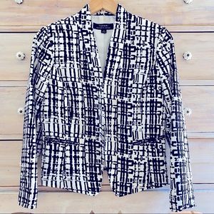 Tahari Black & White Patterned Hip Jacket Size 8 Excellent Condition
